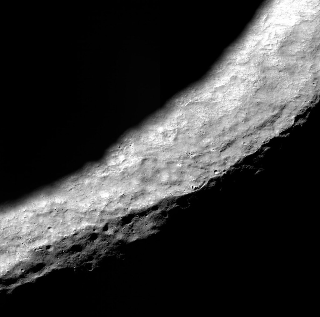 Rimlight: Shackleton Crater